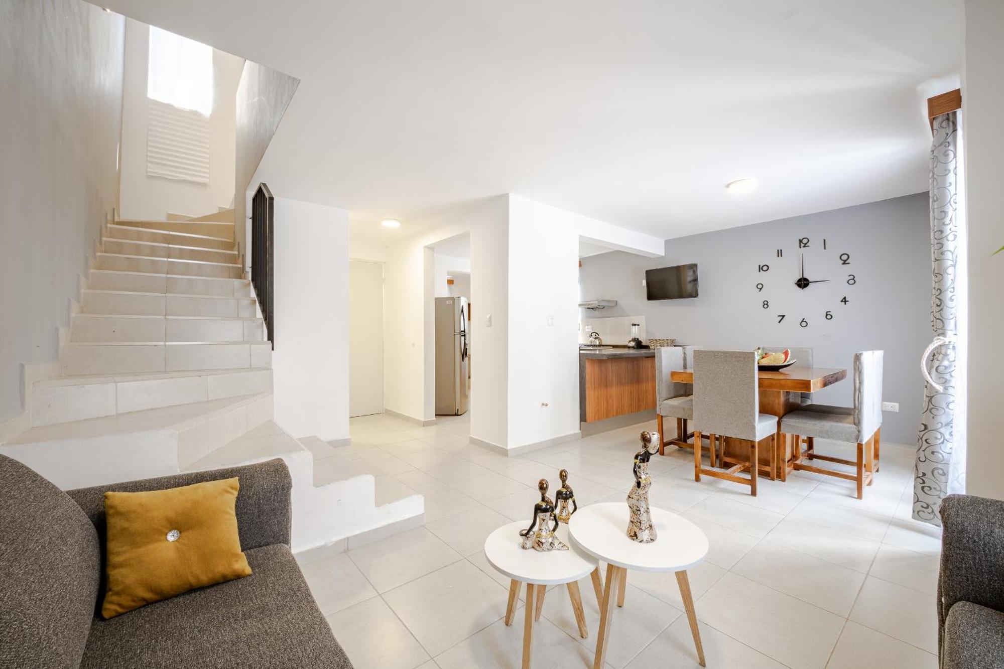 Estrena Casa A Minutos Del Aeropuerto Holiday home Monterrey